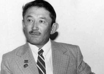 Шәмші Қалдаяқов: — Мені біреу бақытты етті десем, оным өтірік. Ешкім ренжітпеді десем оным да өтірік… Мен өз өмірімде қанша ән салсам, сонша жылаған да болуым керек