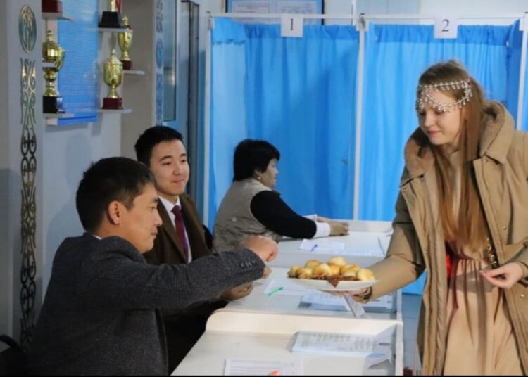 ТҮРКІСТАН: ЭТНОС ӨКІЛІ САЙЛАУ УЧАСКЕСІНДЕ КӨПШІЛІККЕ БАУЫРСАҚ ПЕН БӘЛІШ ҮЛЕСТІРДІ