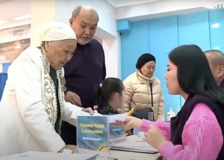 ШЫМКЕНТТЕ БІР ӘУЛЕТТІҢ ТӨРТ ҰРПАҒЫ ӨЗ ТАҢДАУЛАРЫН ЖАСАДЫ