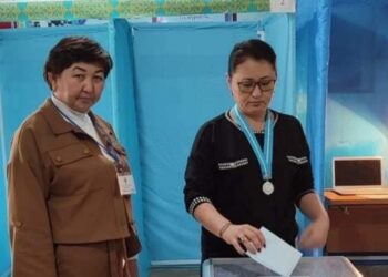 ЖЕТІСАЙ АУДАНЫНДА 100 ГЕ ЖУЫҚ АЛТЫН ЖӘНЕ КҮМІС АЛҚА ИЕГЕРІ АТАНҒАН ҰСТАЗДАР ДАУЫС БЕРДІ