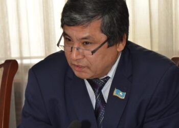 ӘДІЛДІК ТУЫН ҚАЗІР ЖӘНЕ ӘРДАЙЫМ КӨТЕРІП ЖҮРЕЙІК!