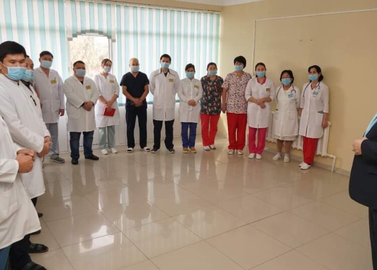 КЕЛЕС АУДАНЫНЫҢ ӘКІМІ АУРУХАНАДАҒЫ БАЛАЛАРМЕН КЕЗДЕСТІ