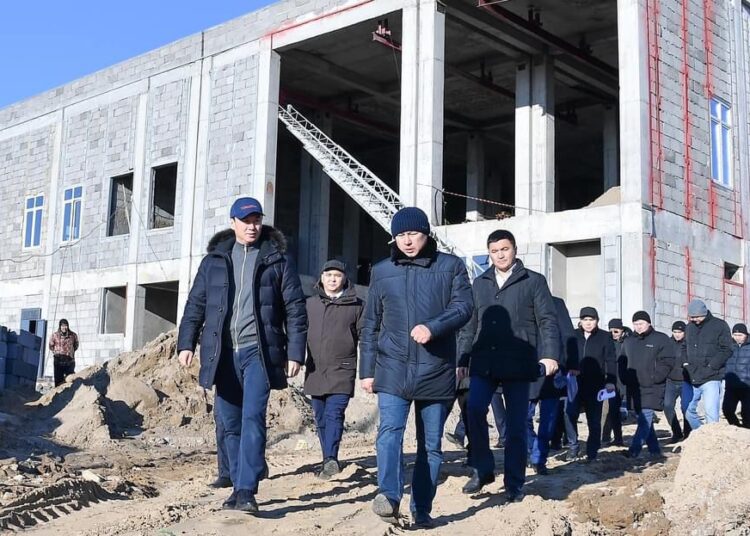 ТҮРКІСТАН: ДАРХАН САТЫБАЛДЫ ТҮРКІСТАН МЕН САУРАНДАҒЫ НЫСАНДАРДЫ АРАЛАДЫ