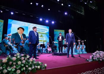 ТҮРКІСТАНДА МҰХТАР ШАХАНОВТЫҢ МЕРЕЙТОЙЫНА АРНАЛҒАН «ӘЛЕМ ТАНЫҒАН АҚЫН» АТТЫ ШЫҒАРМАШЫЛЫҚ КЕШІ ӨТТІ