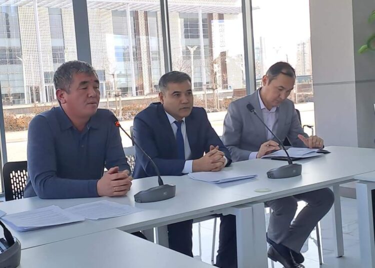 ТҮРКІСТАНДА БАҚ ӨКІЛДЕРІ МАСС-МЕДИА ТУРАЛЫ ЗАҢ ЖОБАСЫН ТАЛҚЫЛАП ЖАТЫР