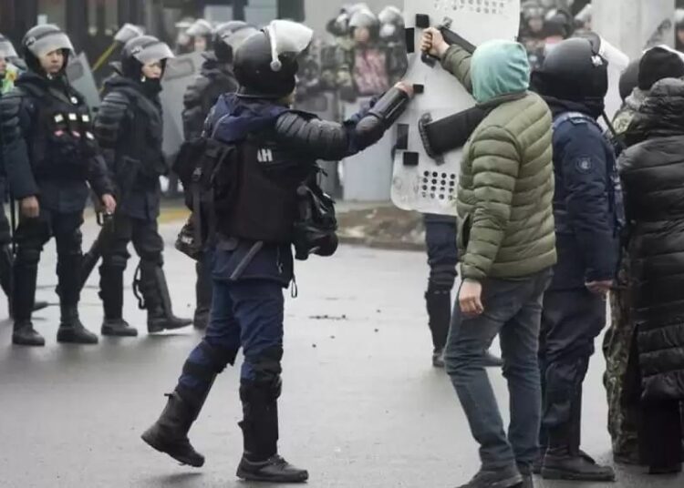 ҚАҢТАР ОҚИҒАСЫНЫҢ АЛҒАШҚЫ КҮНДЕРІНДЕ ПОЛИЦИЯ ҚАНДАЙ АЛГОРИТММЕН ЖҰМЫС ІСТЕДІ