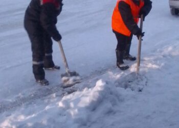 КӨШЕЛЕРДІ ҚАРДАН ТАЗАЛАУ ЖҰМЫСТАРЫ БАҚЫЛАУДА