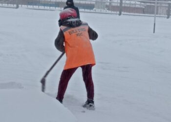 АБАЙ АУДАНЫ: АЯҚЖОЛДАР МЕН АЯЛДАМАЛАР ҚАРДАН ТАЗАЛАНЫП ЖАТЫР