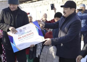 ТҮРКІСТАН: «ХАРЕКЕТ» ҚАЙЫРЫМДЫЛЫҚ ҚОРЫ ТАҒЫ БІР БАСПАНА СЫЙЛАДЫ