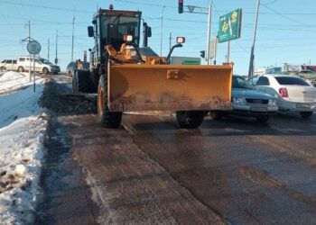 ТҮРКІСТАН: САРЫАҒАШ ҚАЛАСЫНЫҢ КӨШЕЛЕРІНЕ ҚҰМ МЕН ТҰЗ СЕБІЛДІ