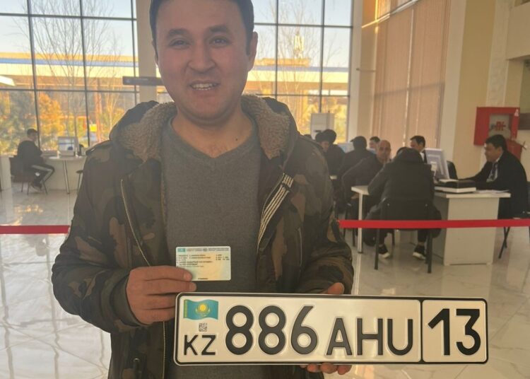 Түркістан облысында алғашқы шетелдік көлік 2 сағат ішінде тіркелді