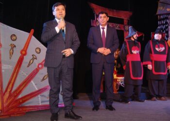 ТҮРКІСТАН: Р.СЕЙТМЕТОВ ТЕАТРЫ ЖАҢАРҒАН ҒИМАРАТТА КӨРЕРМЕНДЕРГЕ ЖАҢА ҚОЙЫЛЫМ ҰСЫНДЫ