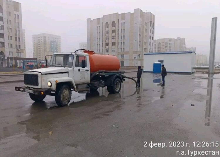 ТҮРКІСТАН ҚАЛАСЫНДАҒЫ СУ ЖИНАЛАТЫН ОРЫНДАРҒА 40 ДРЕНАЖ ОРНАТЫЛҒАН
