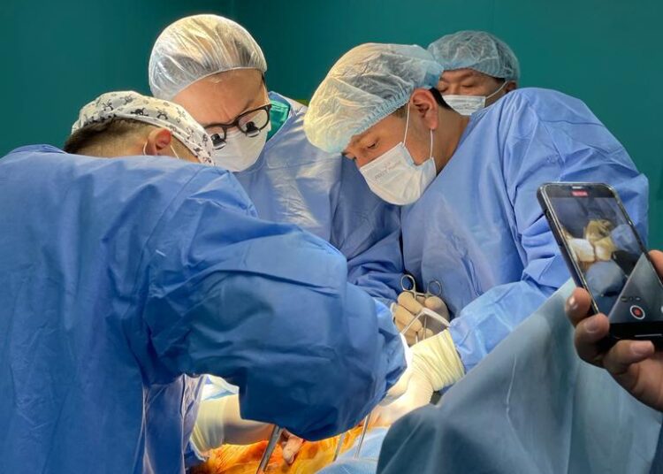 ШЫМКЕНТТІК ОНКОЛОГ-ДӘРІГЕРЛЕР 2 МЫҢҒА ЖУЫҚ КҮРДЕЛІ ОТА ЖАСАДЫ