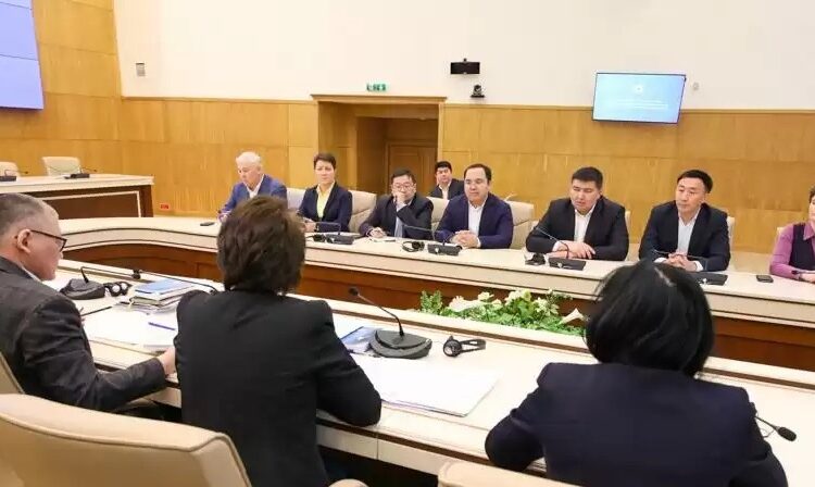 AMANAT ПАРТИЯСЫ ОРТАЛЫҚ САЙЛАУ КОМИССИЯСЫНА ҚҰЖАТТАР ӨТКІЗДІ