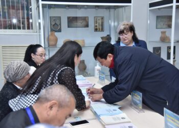 ШЫМКЕНТТЕГІ САЙЛАУ УЧАСКЕЛЕРІНДЕ САЙЛАУШЫЛАР БЕЛСЕНДІ ҚАТЫСЫП ЖАТЫР