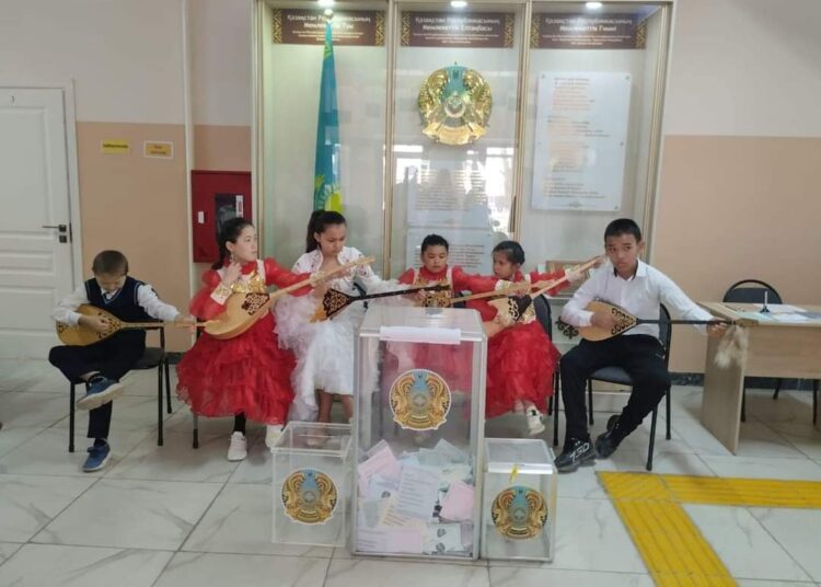 МАҚТААРАЛДА САЙЛАУ УЧАСКЕЛЕРІНДЕ КОНЦЕРТТІК БАҒДАРЛАМАЛАР МЕН СПОРТТЫҚ ЖАРЫСТАР ӨТІП ЖАТЫР