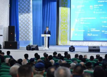 ТҮРКІСТАН ОБЛЫСЫНЫҢ ӘКІМІ ОТЫРАРЛЫҚ ТҰРҒЫНДАРМЕН КЕЗДЕСІП, ҰСЫНЫС-ПІКІРЛЕРІН ТЫҢДАДЫ