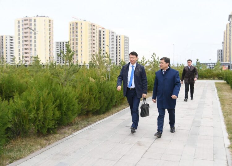 ТҮРКІСТАНДЫҚ ӘКІМДЕР МЕН МЕМҚЫЗМЕТШІЛЕР ЖҰМЫСҚА ҰЛТТЫҚ КИІММЕН ШЫҚТЫ