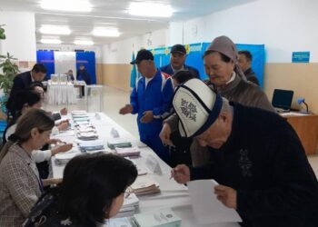 ТҮРКІСТАН ОБЛЫСЫНДА АЛҒАШҚЫ САЙЛАУШЫЛАР ДАУЫС БЕРІП ЖАТЫР