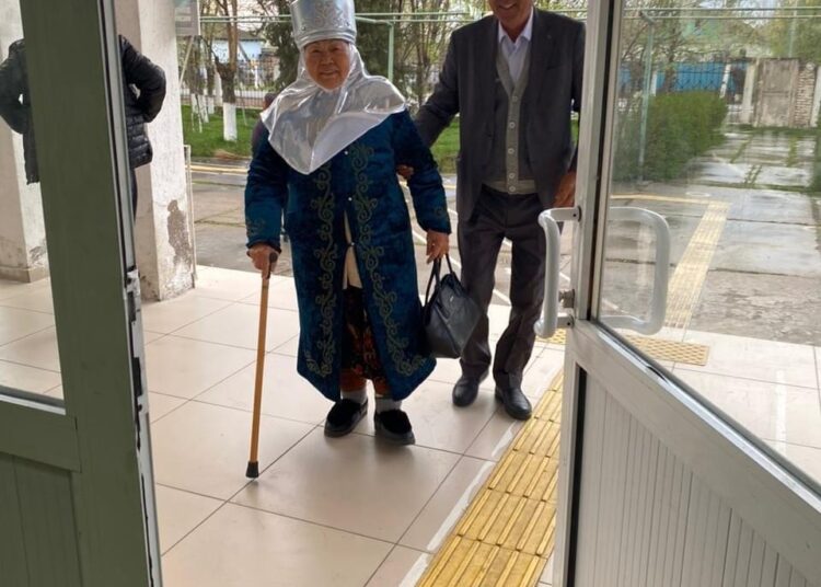 САЙЛАУДА ЕЛІМІЗДІҢ БОЛАШАҒЫ, ТҰРАҚТЫ ДАМУЫ ҮШІН ДАУЫС БЕРДІМ — МАҚТААРАЛДЫҚ КӨПБАЛАЛЫ АНА