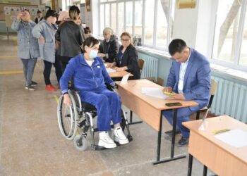 ТҮРКІСТАН: МҮГЕДЕКТІГІ БАР ЖАНДАР САЙЛАУДА БЕЛСЕНДІ ДАУЫС БЕРІП ЖАТЫР