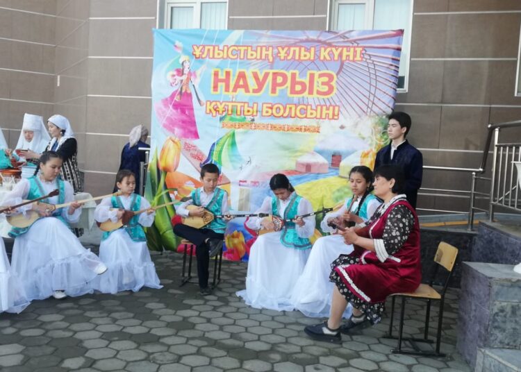 ШЫМКЕНТТЕ САЙЛАУШЫЛАРҒА НАУРЫЗ КӨШЕ ТАРАТЫЛДЫ