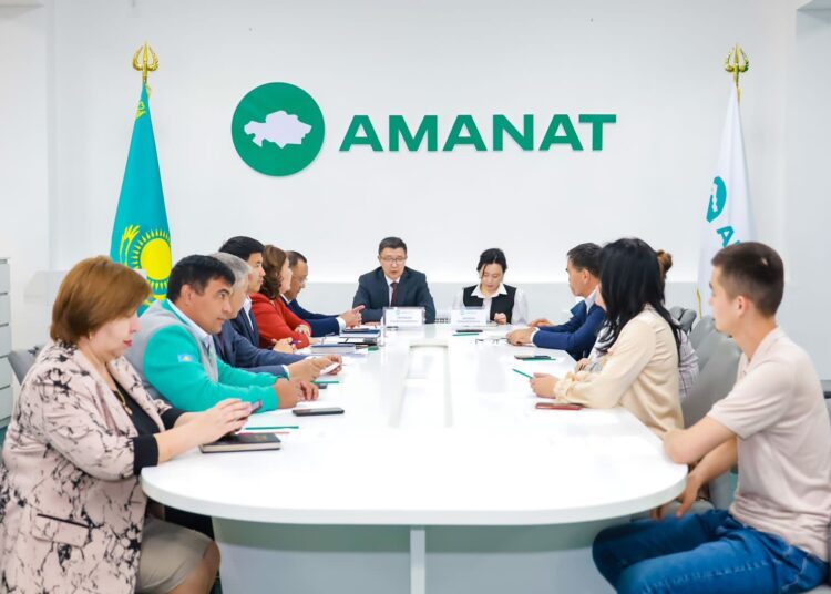 ҚОҒАМДЫҚ КЕҢЕС ӨЗЕКТІ МӘСЕЛЕЛЕРДІ ШЕШЕДІ