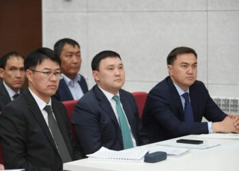 ДАРХАН САТЫБАЛДЫНЫҢ ТӨРАҒАЛЫҒЫМЕН ҚАЗЫҒҰРТ АУДАНЫНДАҒЫ ӨЗЕКТІ МӘСЕЛЕЛЕР ТАЛҚЫЛАНДЫ