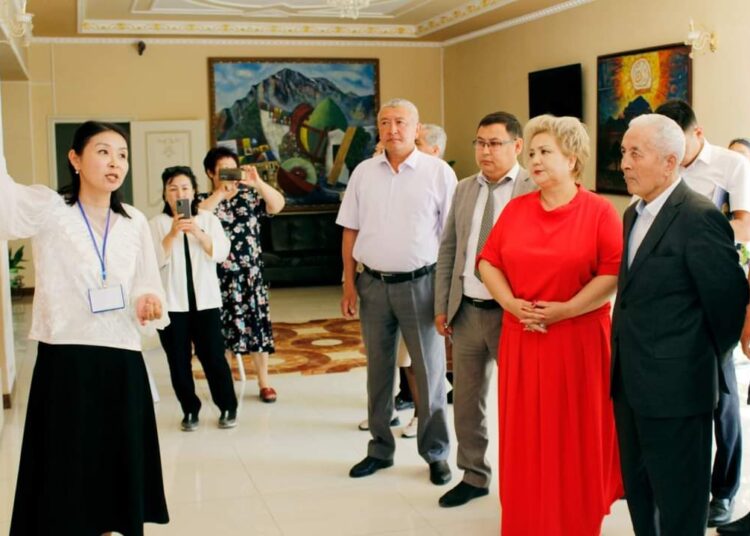 ТҮРКІСТАН: САЯСИ ҚУҒЫН-СҮРГІН ЖӘНЕ АШАРШЫЛЫҚ ҚҰРБАНДАРЫН ЕСКЕ АЛУҒА АРНАЛҒАН ТАҒЫЛЫМДЫ ШАРА ӨТТІ