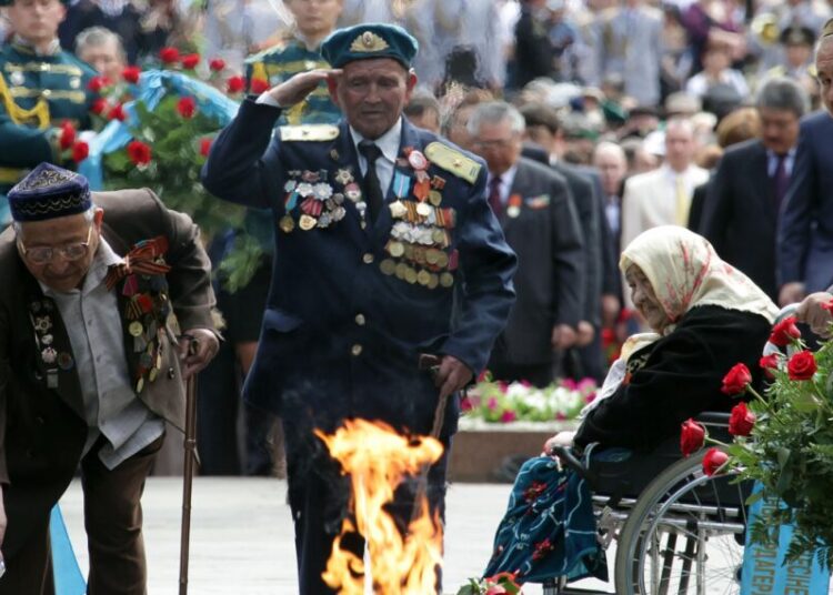 ТҮРКІСТАН ОБЛЫСЫНДА 102 ЖАСТАҒЫ ҚАРТ МАЙДАНГЕР АРДАҚТАЛДЫ