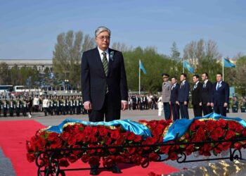 Касым-Жомарт Токаев поздравил казахстанцев с Днем победы