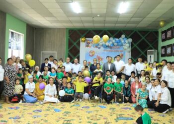 ТҮРКІСТАН: АРЫСТА ЕРЕКШЕ БАЛАЛАРҒА МЕРЕКЕЛІК КӨҢІЛ-КҮЙ СЫЙЛАНДЫ