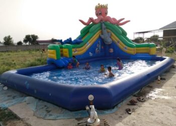 ТҮРКІСТАН: КЕЛЕС АУДАНЫНДА МОДУЛЬДІ-КАРКАСТЫ БАССЕЙНДЕР ОРНАТЫЛЫП ЖАТЫР