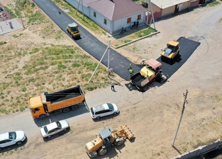 ТҮРКІСТАН: АРЫСТА ҚАЛА МЕН АУЫЛДАРДА ЖОЛДАРДЫҢ ҚҰРЫЛЫСЫ ЖҮРГІЗІЛУДЕ