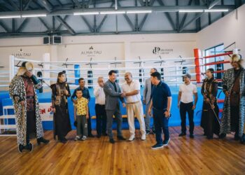 ТҮРКІСТАН: ОБЛЫС ӘКІМІ ЖАҢА СПОРТ КЕШЕНІНІҢ ЖҰМЫСЫМЕН ТАНЫСТЫ