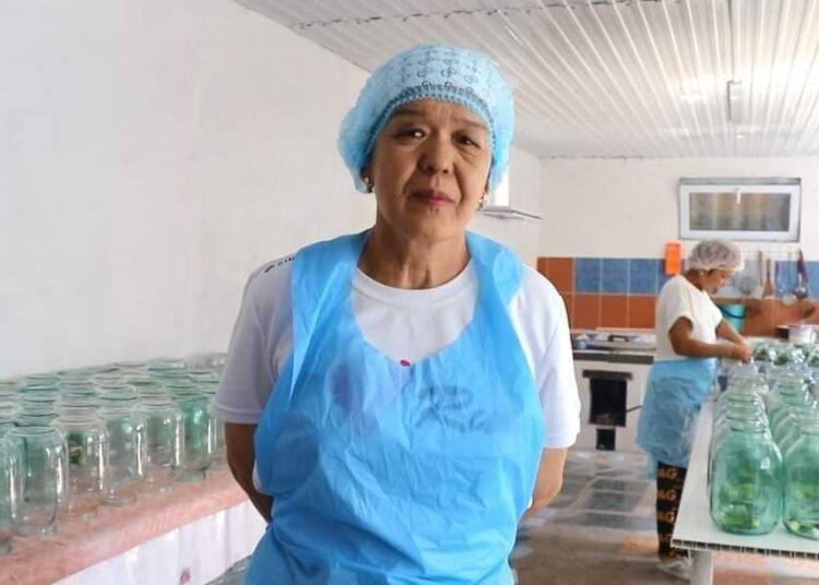 ТҮЛКІБАСТЫҚ КӘСІПКЕР ТӘУЛІГІНЕ 200 БАНКА КӨКӨНІС КОНСЕРВІЛЕП, САТЫЛЫМҒА ШЫҒАРАДЫ