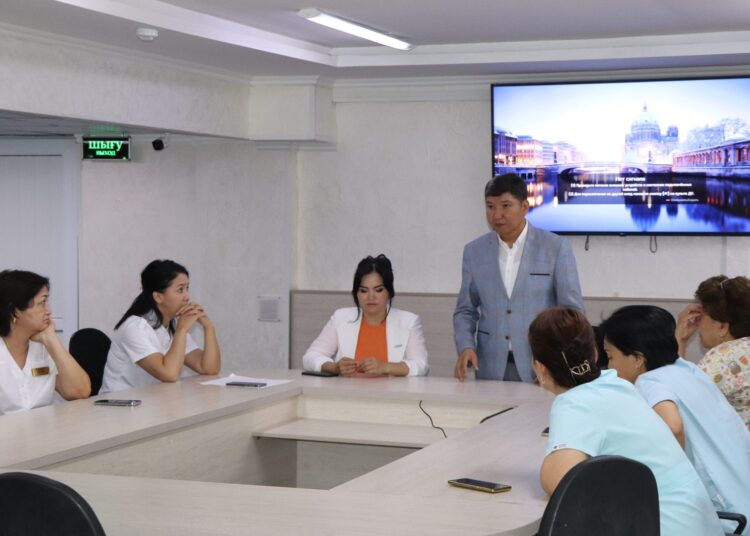 ХАЛЫҚ ҚАЛАУЛЫСЫ МЕДИЦИНА ҚЫЗМЕТКЕРЛЕРІМЕН КЕЗДЕСТІ