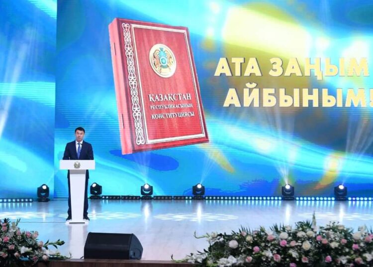 ТҮРКІСТАНДА КОНСТИТУЦИЯ КҮНІ МЕРЕКЕЛЕНДІ