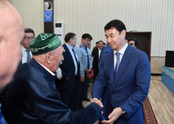 ДАРХАН САТЫБАЛДЫ БӘЙДІБЕК АУДАНЫ ТҰРҒЫНДАРЫМЕН КЕЗДЕСТІ