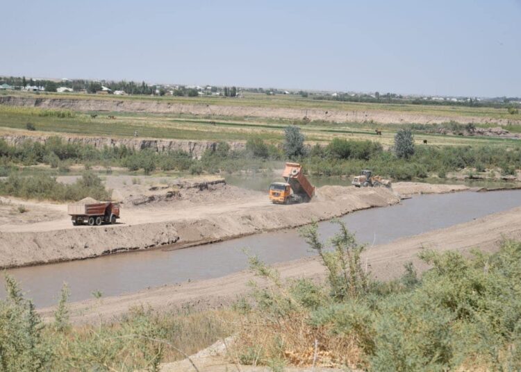 ДАРХАН САТЫБАЛДЫ АУЫЛДАРДЫ АРАЛАП, ТҰРҒЫНДАРМЕН КЕЗДЕСУДЕ