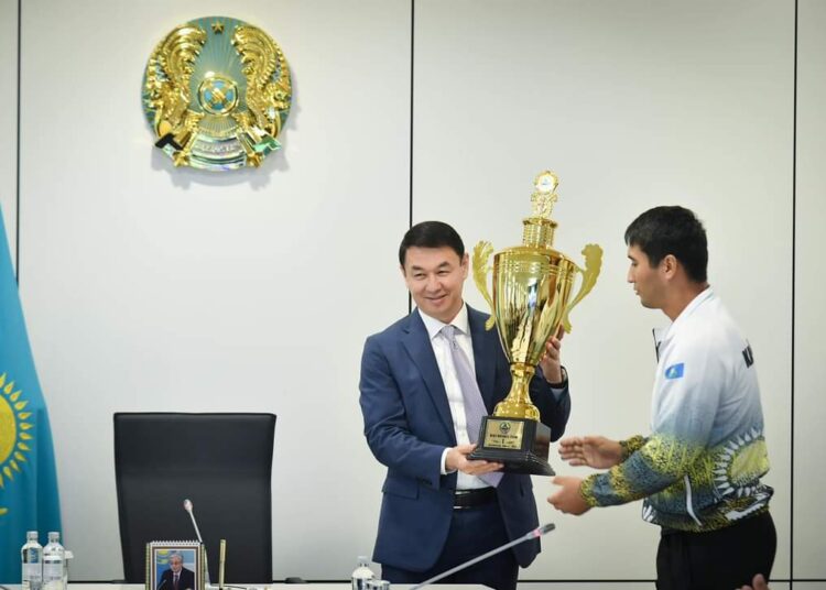 ДАРХАН САТЫБАЛДЫ: «АРМРЕСТЛИНГ СПОРТЫ ТҮРКІСТАН ОБЛЫСЫ МЕН ШАРДАРАНЫҢ БРЕНДІНЕ АЙНАЛДЫ»