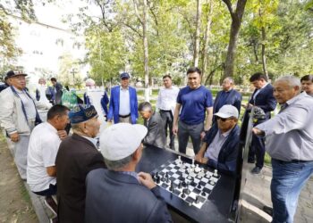 ҚАЛА ӘКІМІ ШАХМАТШЫ ҚАРИЯЛАРДЫҢ ТАЛАБЫН ТЫҢДАДЫ