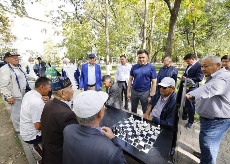 ҚАЛА ӘКІМІ ШАХМАТШЫ ҚАРИЯЛАРДЫҢ ТАЛАБЫН ТЫҢДАДЫ