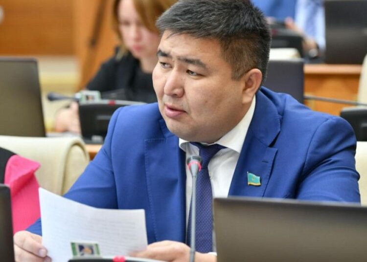 «АМАNАТ»: Депутаттар педофилді химиялық кастрациялап, өмір бойына бас бостандығынан айыруды ұсынды