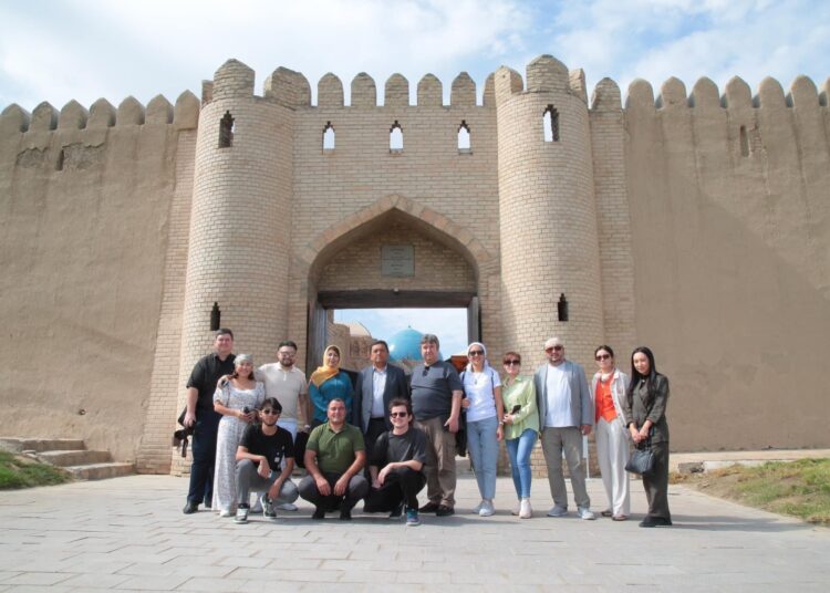 ТҮРКІТІЛДЕС ЕЛДЕРДЕН КЕЛГЕН ДЕЛЕГАЦИЯ ТҮРКІСТАН ОБЛЫСЫНЫҢ ТУРИСТІК ӘЛЕУЕТІН НАСИХАТТАУДЫ БАСТАДЫ