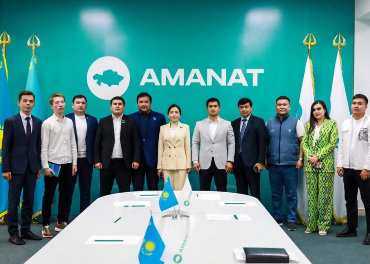 КЕҢЕС МҮШЕЛЕРІ ЖОЛДАУДЫ ҚОЛДАЙДЫ