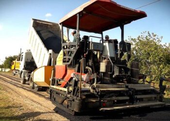 ТҮРКІСТАН: КЕЛЕС АУДАНЫНДА «АУЫЛ — ЕЛ БЕСІГІ» БАҒДАРЛАМАСЫ АЯСЫНДА 28 КӨШЕГЕ АСФАЛЬТ ТӨСЕЛЕДІ