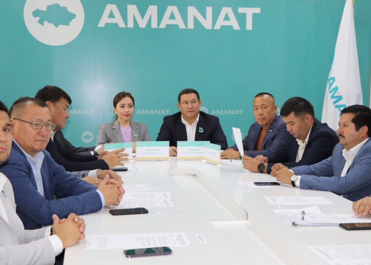 ЕҢБЕК КҮНІНЕ ОРАЙ ФРАКЦИЯ ОТЫРЫСЫ ӨТТІ