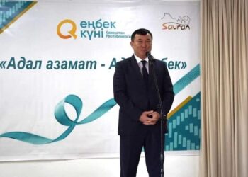 ТҮРКІСТАН: САУРАНДА ЕҢБЕК АДАМДАРЫНА ҚҰРМЕТ КӨРСЕТІЛДІ